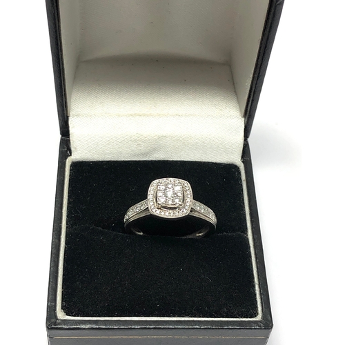 132 - Fine 9ct white gold diamond ring est 0.35ct diamonds weight 2.6g