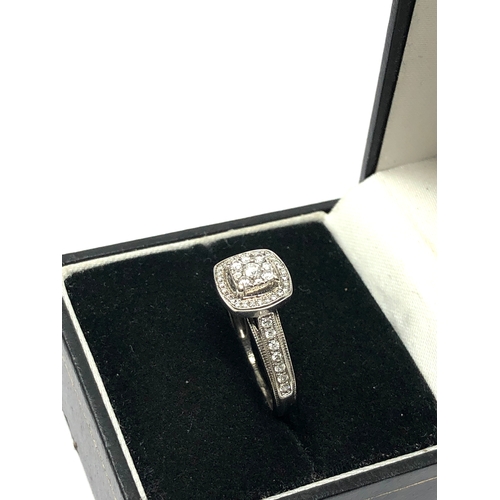 132 - Fine 9ct white gold diamond ring est 0.35ct diamonds weight 2.6g