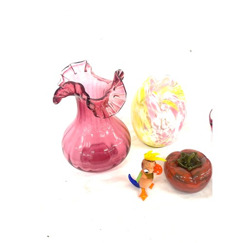 95 - Selection of vintage art glass includes Cranberry glass, Murano etc