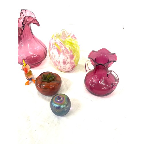 95 - Selection of vintage art glass includes Cranberry glass, Murano etc