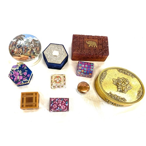 157 - Selection of vintage and later porcelain, metal trinkets