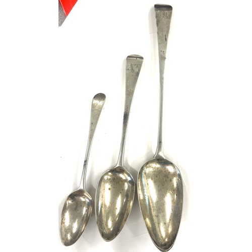 482 - 3, George III London silver spoons, approximate weight 188g