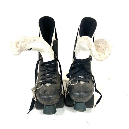 103 - Vintage pair of Bauer roller skates approx size 5