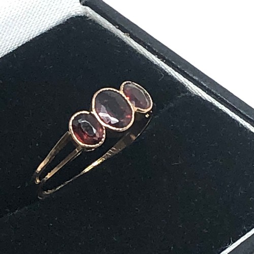 172 - 9ct gold antique garnet trilogy gypsy setting ring - hallmarked chester 1913 (0.7g)