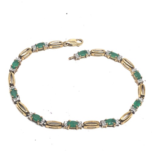 157 - 9ct gold emerald & diamond tennis bracelet (5.8g)