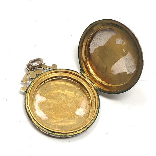 175 - 9ct gold antique foliate etched locket (3.9g)