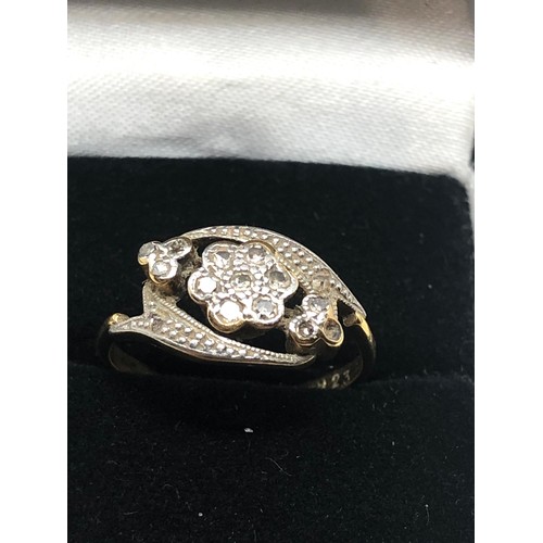 165 - 18ct gold vintage diamond floral cluster twist setting ring - as seen missing small diamond  (2.6g)