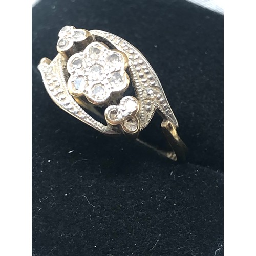 165 - 18ct gold vintage diamond floral cluster twist setting ring - as seen missing small diamond  (2.6g)