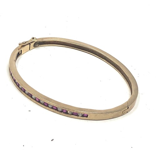 140 - 9ct gold ruby & diamond channel setting bangle (15g)