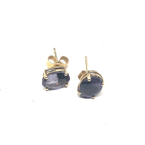 137 - 9ct gold iolite stud earrings (1g)