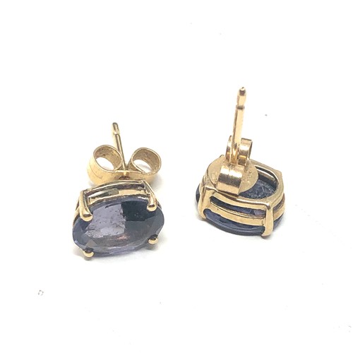 137 - 9ct gold iolite stud earrings (1g)