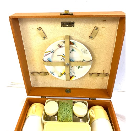 78 - Vintage cased Brexton complete picnic set with key