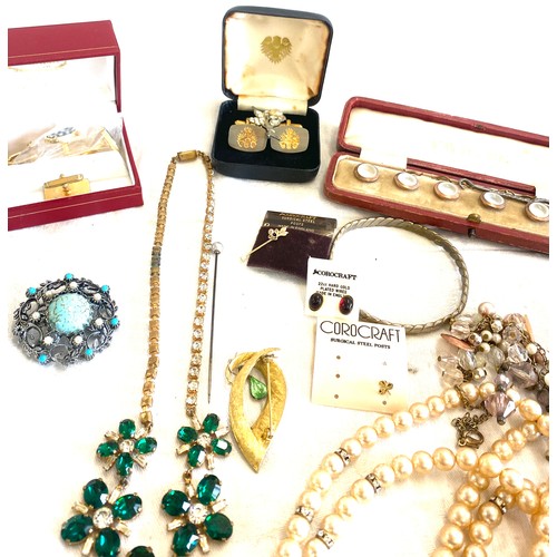 637 - Box of costume jewellery