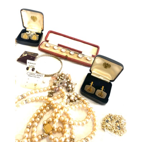 637 - Box of costume jewellery