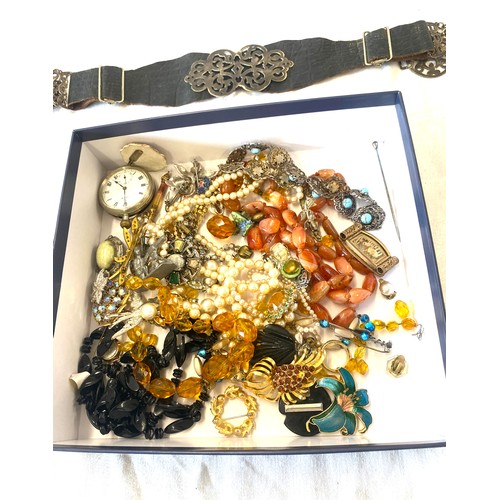 639 - Box of costume jewellery