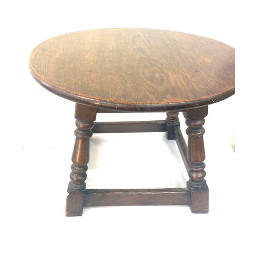 390 - Antique oak table measures approx 15 inches high by 20 inches diameter