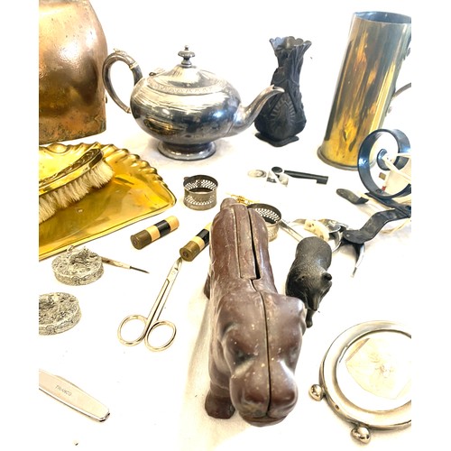 247 - Selection collectable metal items to include heavy dog nut cracker, brass jug, cattle bell, teapot, ... 