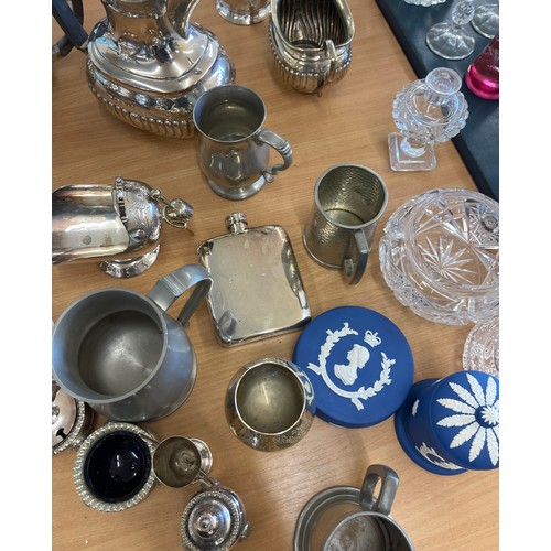 250 - Large selection of silver plated items to include tea services, silver plated Derbyshire masonic gol... 