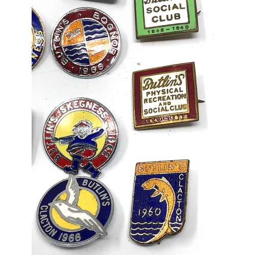 553 - 12 original enamel butlins badges