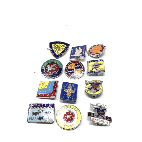 554 - 12 original enamel butlins badges