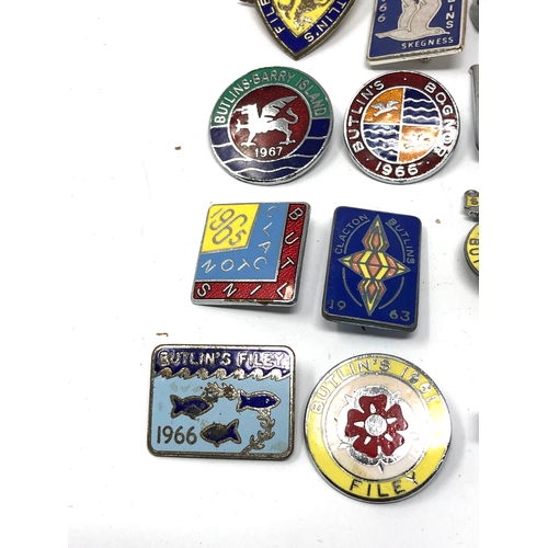 554 - 12 original enamel butlins badges