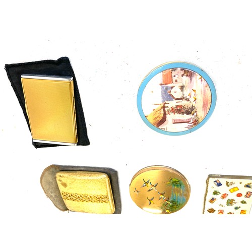 435 - Large selection of vintage and later ladies compacts