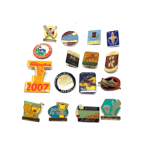 555 - 16 vintage & later butlins badges