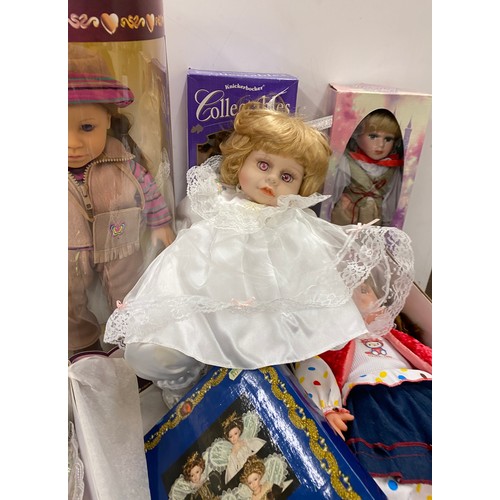 249 - Selection of vintage and later porcelain dolls some with original boxes, to include fairytale doll, ... 