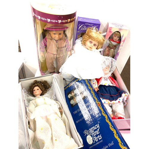 249 - Selection of vintage and later porcelain dolls some with original boxes, to include fairytale doll, ... 