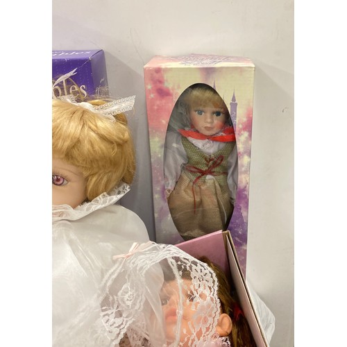 249 - Selection of vintage and later porcelain dolls some with original boxes, to include fairytale doll, ... 