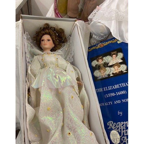 249 - Selection of vintage and later porcelain dolls some with original boxes, to include fairytale doll, ... 