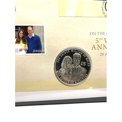 588 - The Duke & Duchess of cambridge  5th wedding anniversary £5 silver proof coin cover