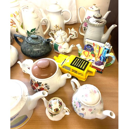 258 - Large selection of assorted tea pots includes Sadler, Coalport, Novelty tea pots etc