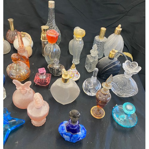 90 - Selection of vintage and later perfume scent bottles