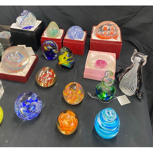 209 - Large selection of assorted paperweights includes Cat, Art glass, royal crest babylon paperweight So... 