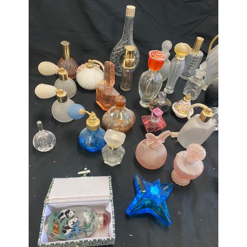 90 - Selection of vintage and later perfume scent bottles