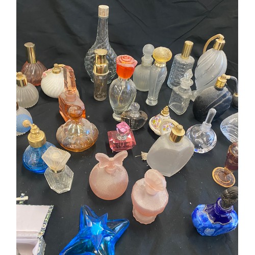 90 - Selection of vintage and later perfume scent bottles