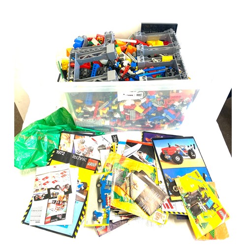 212 - Large selection of assorted Lego pieces