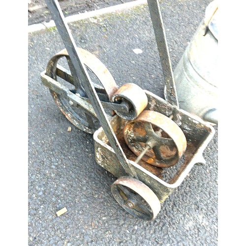 100C - Vintage line painter and watering can