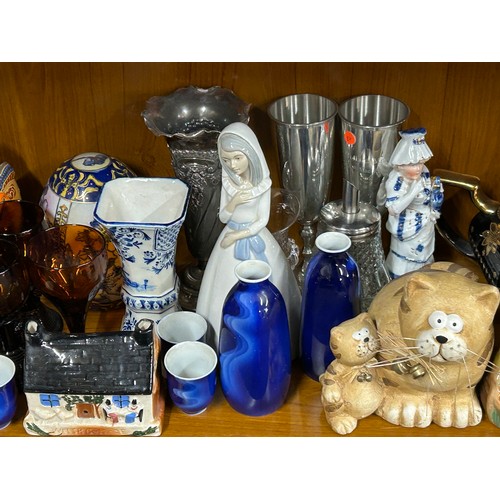 143 - Box of assorted vintage china includes vintage vase (a/f) and a Lladro collectors plaque