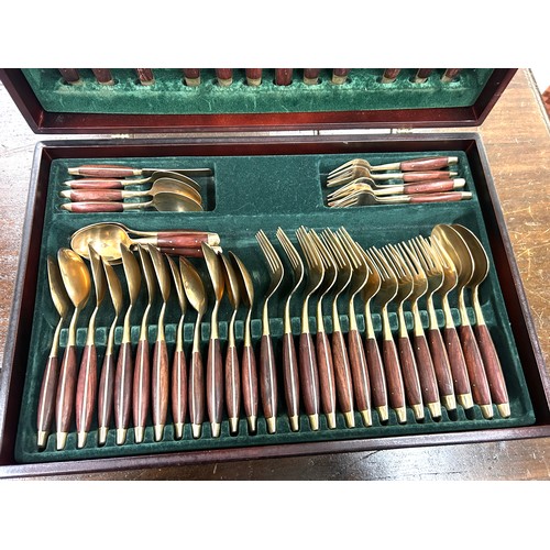 155 - Vintage cased canteen of cutlery