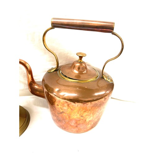 129 - Copper kettle and a brass oil lamp