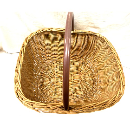 193 - Vintage shopping wicker basket