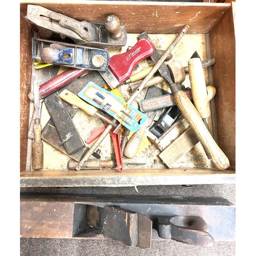 265 - Large  quantity of vintage and later tools to include planes, spanners etc