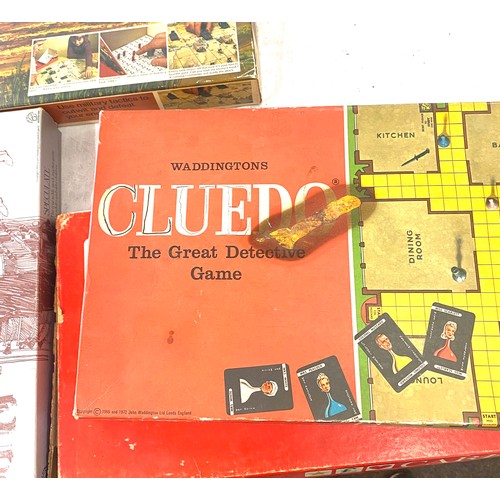 175 - Selection of vintage board games to include cluedo, tank battle etc