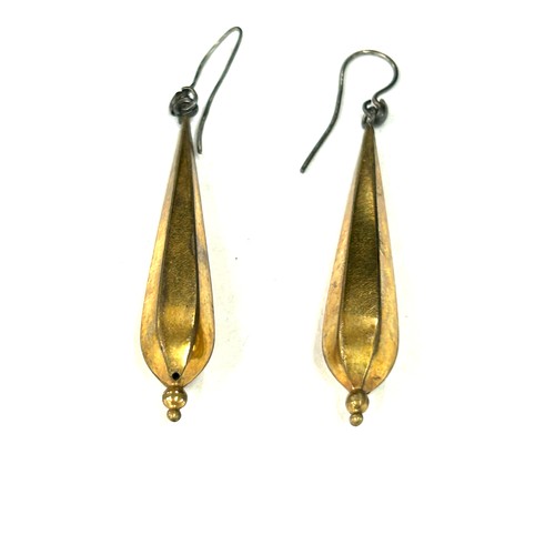 433 - A fine pair of antique Victorian gold plated earrings