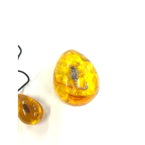 515 - Ladies scorpion string necklace and an insect inset in amber