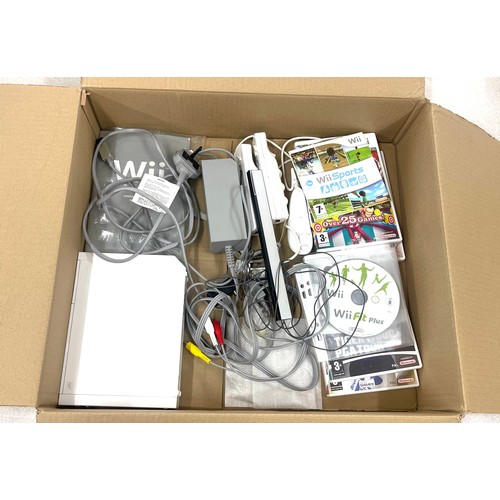 296 - Wii console and accessories, in working order