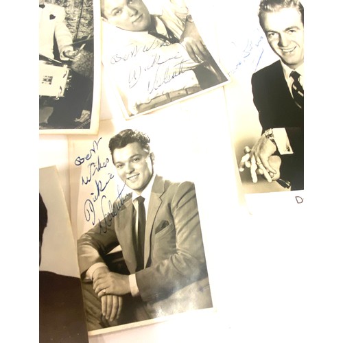 528 - Vintage autograph album from 1952-1953, to include signatures and pictures of David Hulnes etc