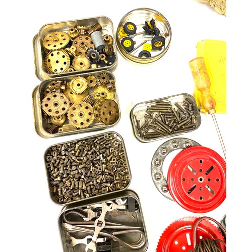 321 - Selection of vintage Meccano to include a good assortment of gears, E15R electric motor with associa... 